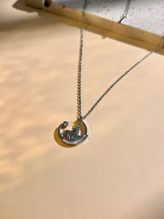 Collier Pendentif Licorne et Lune Nacrée en acier inoxydable Argent