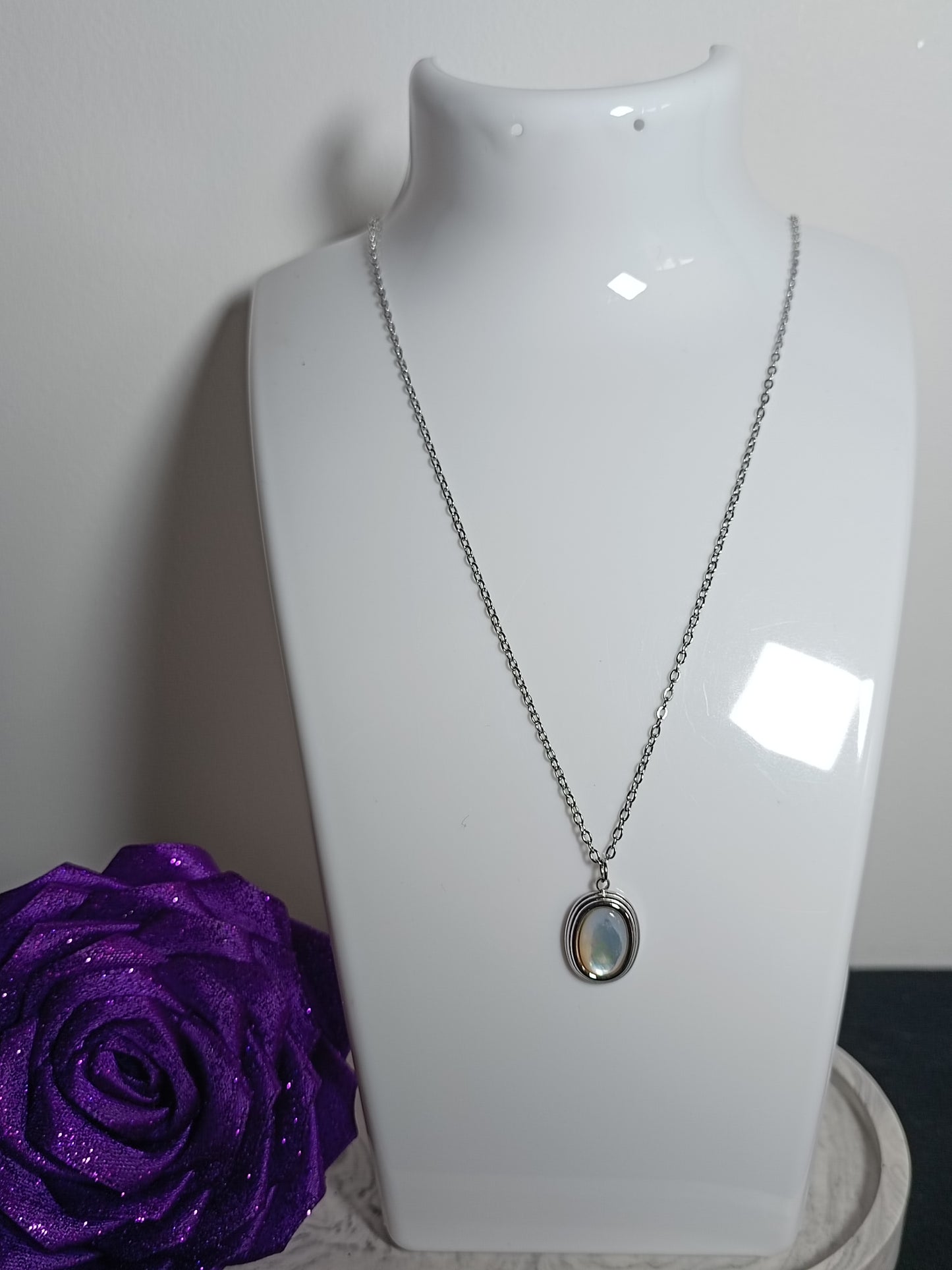 COLLIER NAELLE