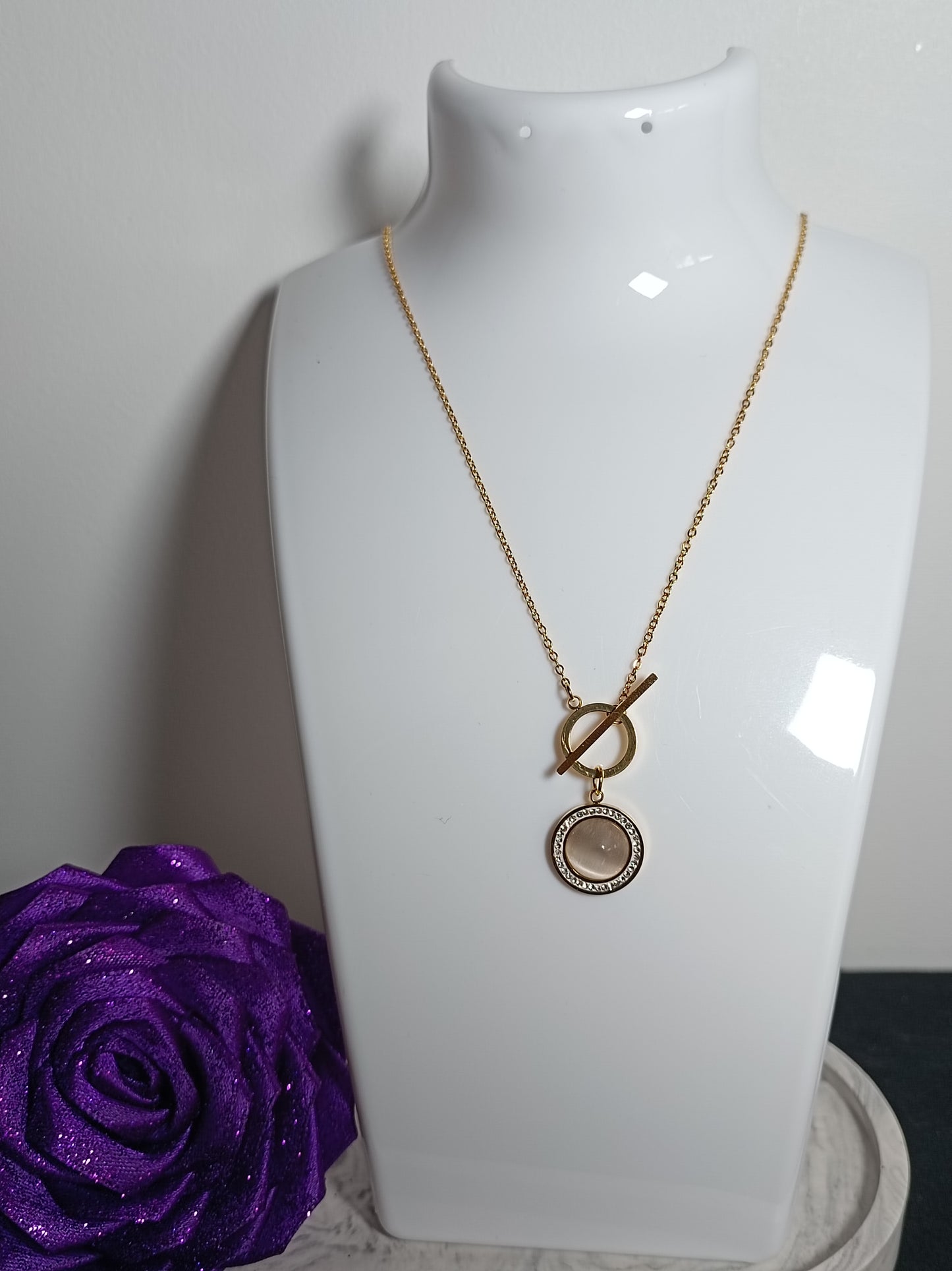 COLLIER MIA