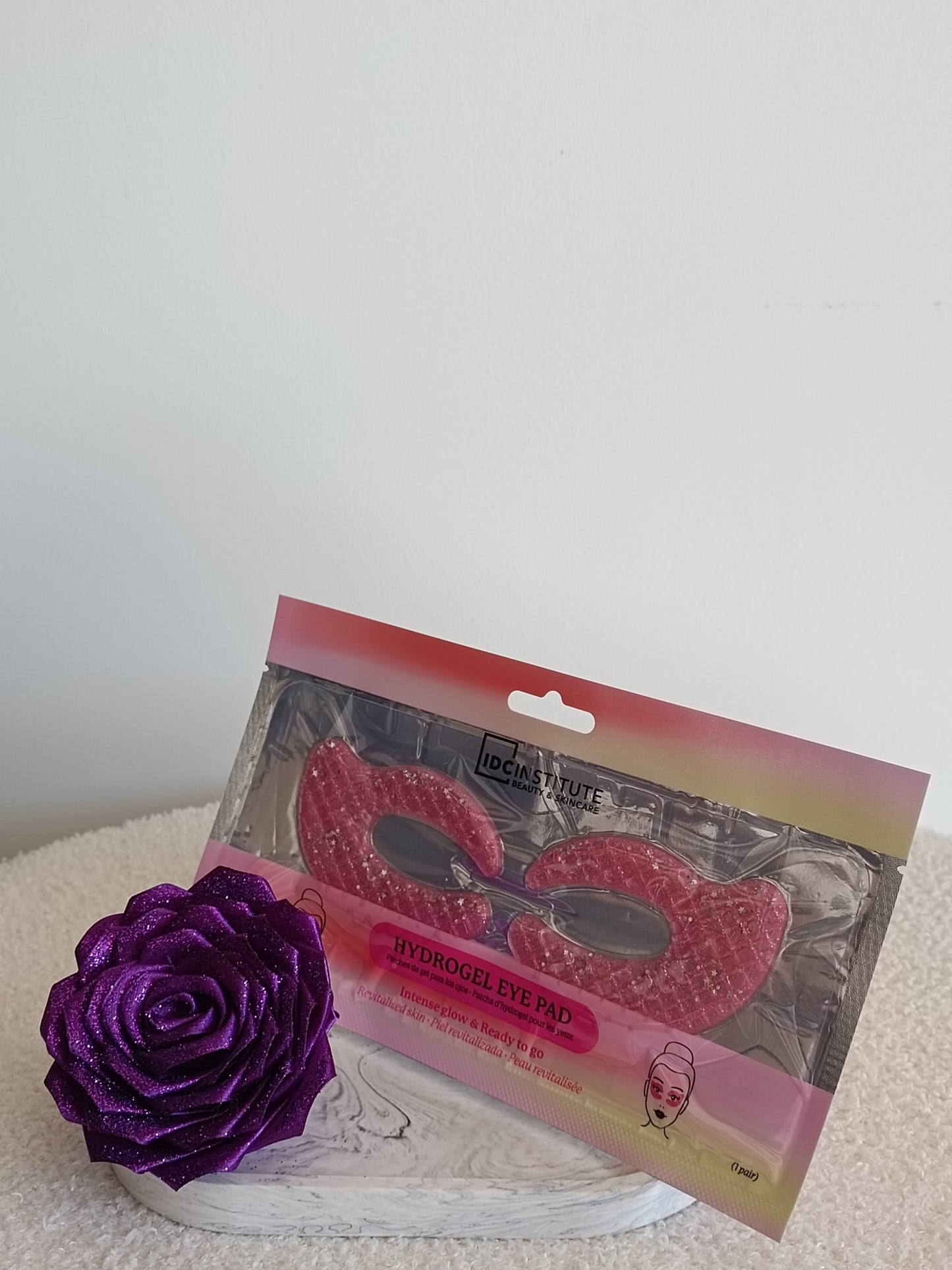 Les patchs hydratants pailletés en forme de C