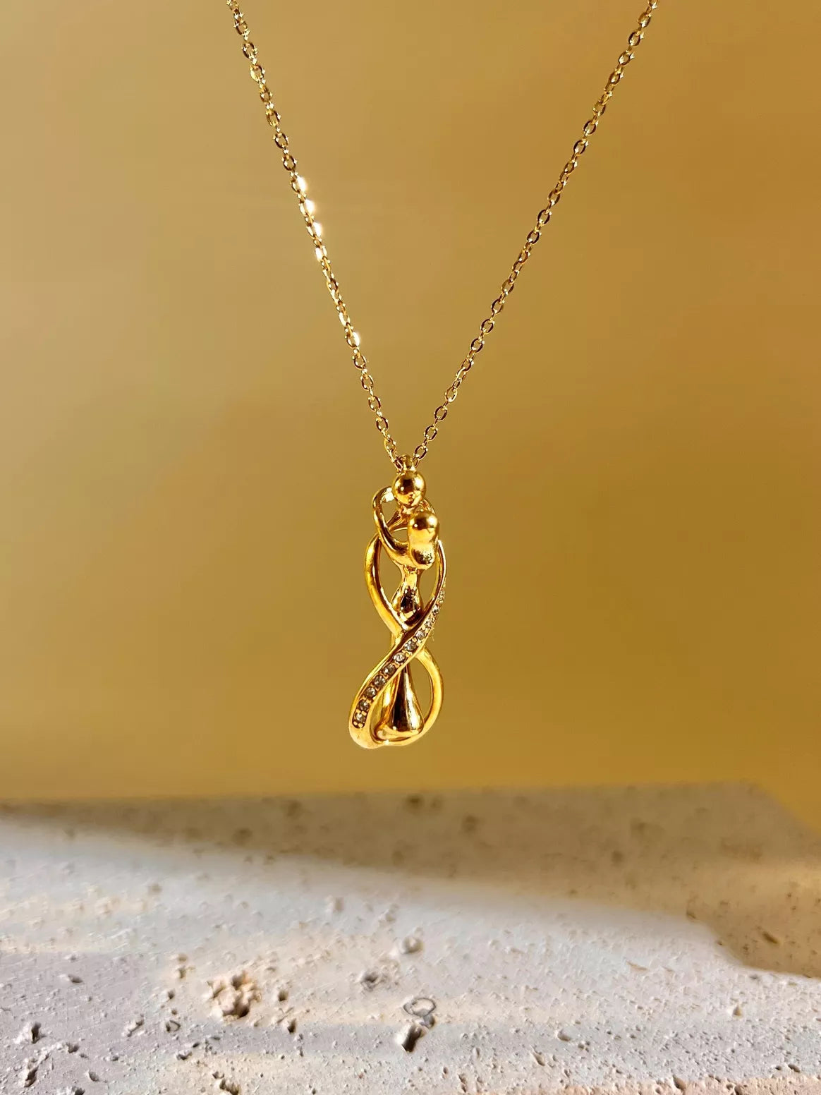 Collier chaîne fine avec pendentif danseuse Acier inoxydable