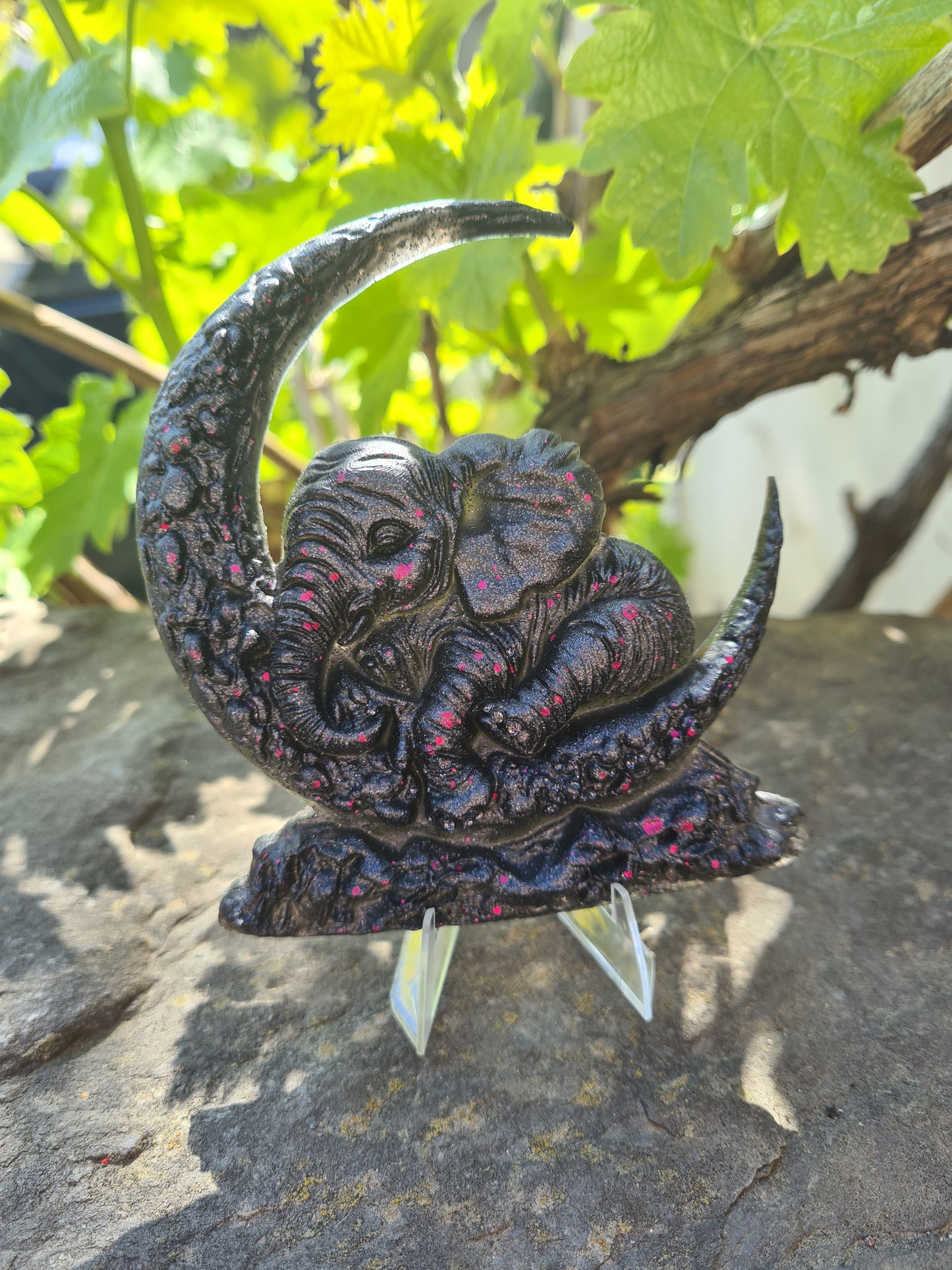 Elephant Sur Sa Lune