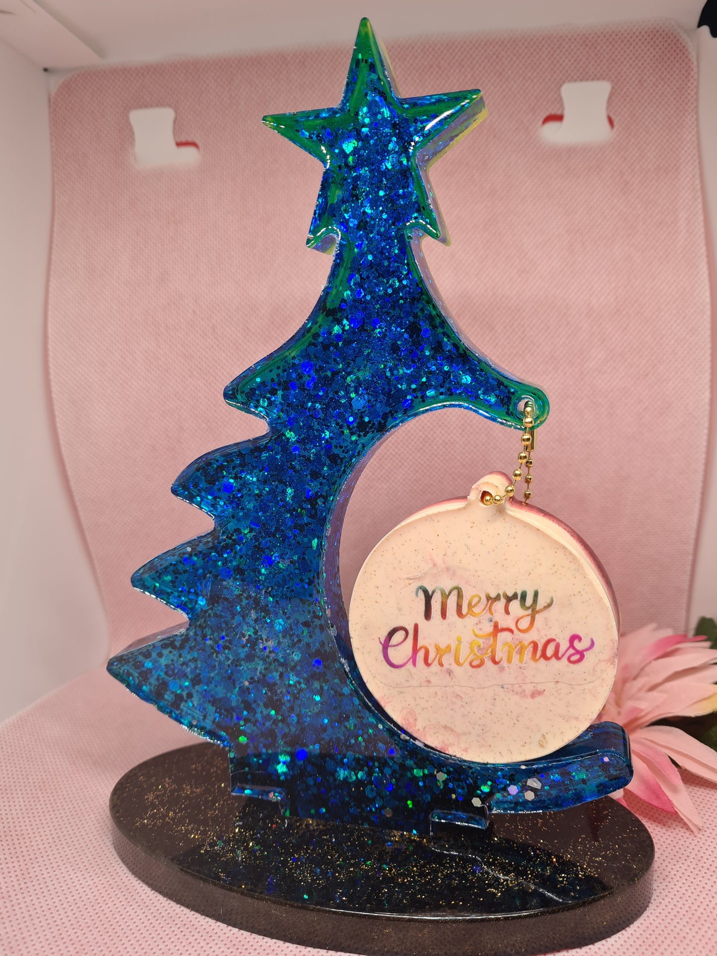 Sapin de Noël avec sa boule